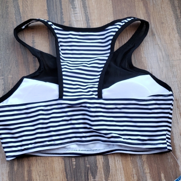 Zity Black and White Striped Sports Bra with Sheer Accent Size Small - Picture 2 of 5